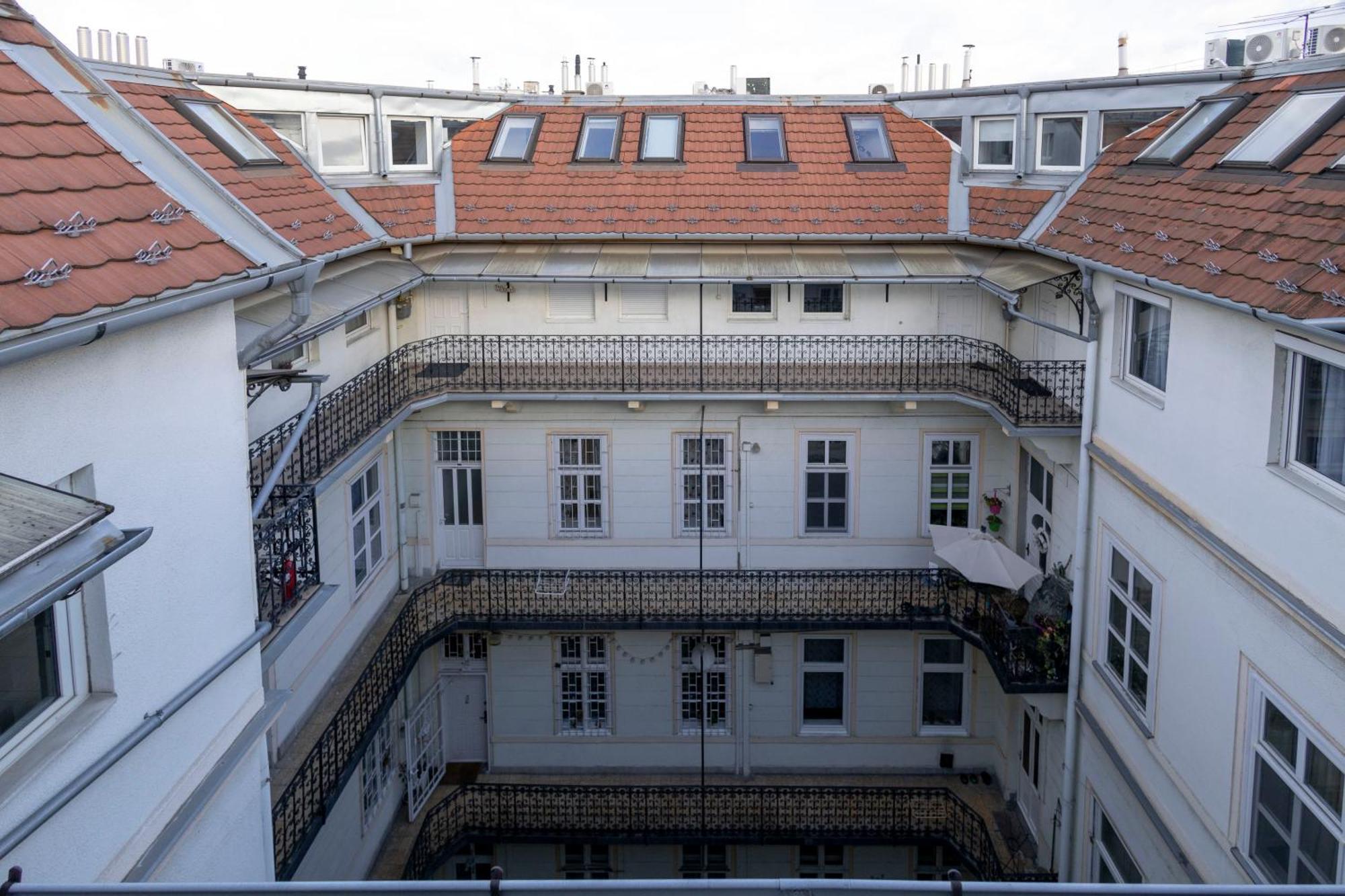 Naomi & Sophia Apartman Budapest Exteriör bild